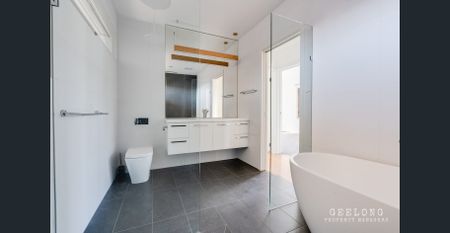 Modern Three Bedroom Home In Newcomb. - Photo 5