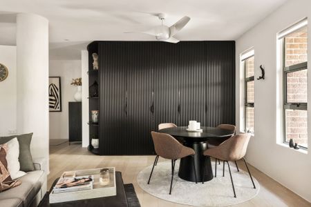 Rare One bedroom Courtyard Apartment - Unfurnished - Photo 3