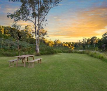 Resort-Style Entertainer on a Huge Block - 2827sqm! - Photo 3
