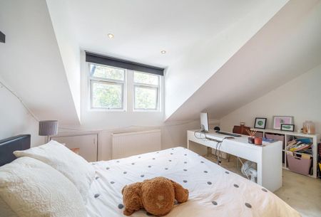 4 bedroom semi-detached house to rent - Photo 3