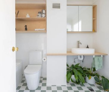 Stylishly Renovated Split-Level Apartment in Prime City Fringe Loca... - Photo 4