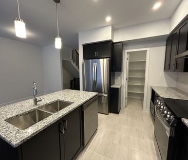 For Lease - 383 Mango Street, Blossom Park - Airport and Area, Ontario - Photo 4