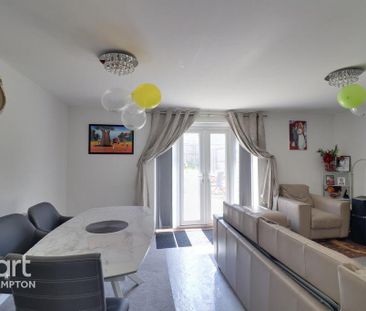 4 bedroom semi-detached house to rent - Photo 3