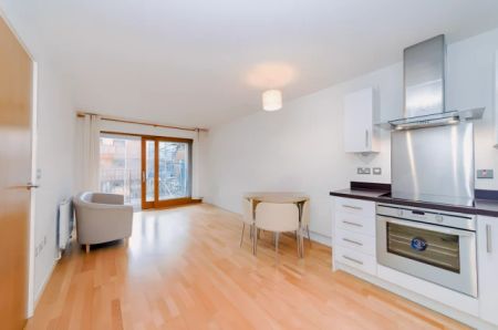 1 Bedroom 1 Bathroom Flat 48 - Photo 3