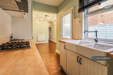 2 bedroom semi-detached house to rent - Photo 2