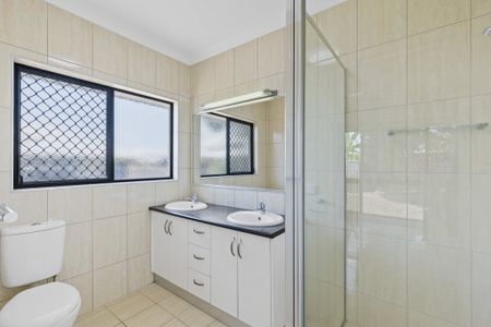 EXECUTIVE 4-BEDROOM RESIDENCE – LYONS, NT - Photo 3