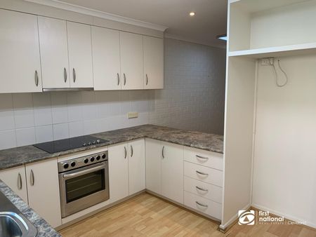 TWO BEDROOM LOWSET VILLA IN THE HEART OF CLEVELAND - Photo 2