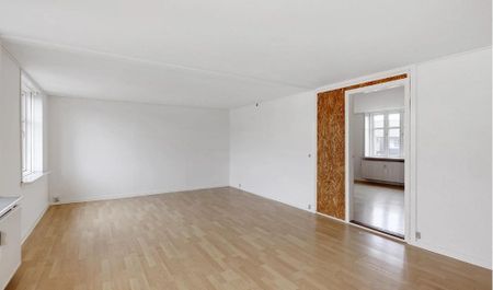 Rummelig 3-værelses lejlighed beliggende i Aalborg centrum - Photo 2