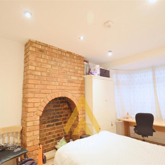 4 bedroom semi-detached house to rent - Photo 1