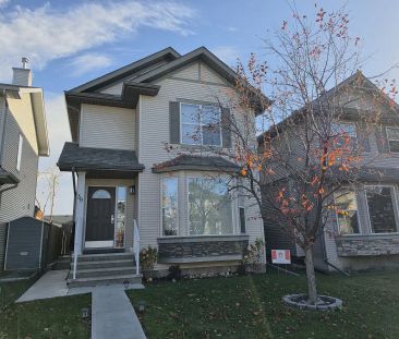 Spacious 3-Bedroom Upper Home in Cranston SE | Double Garage & Backyard — 3 Bedrooms Main Floor - Photo 1