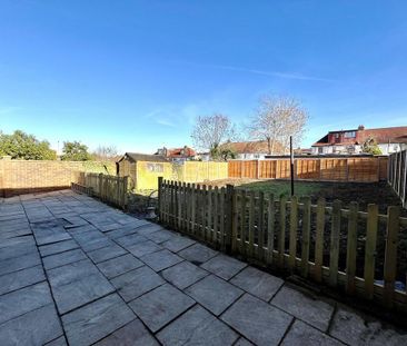 3 bedroom end of terrace house to rent - Photo 1