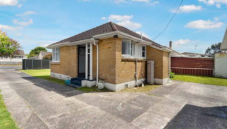 Charming 3BR Home with Garden! - Photo 5