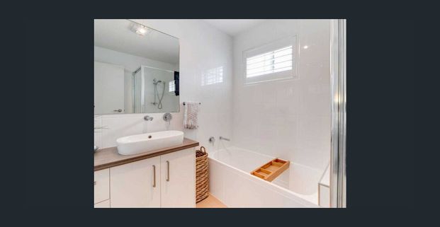 Unfurnished Spacious Family Haven in the Heart of Mermaid Waters - Photo 1