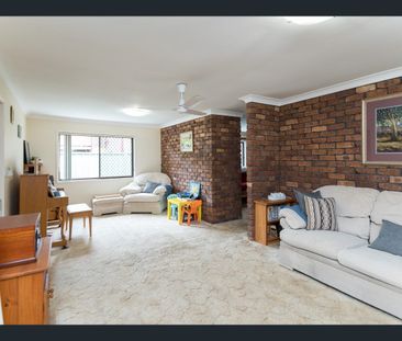 Spacious Family Home in Prime Location - Photo 5