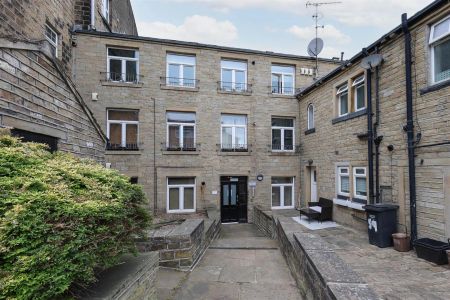 1 bed apartment to rent in Green Lane, Greetland, Halifax - Photo 5