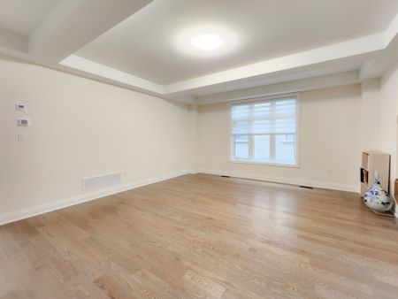 For Lease - 72 Kentledge Avenue, East Gwillimbury, Ontario - Photo 2