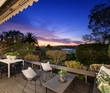 Spacious Family Home in Prime Northbridge Location - Photo 5