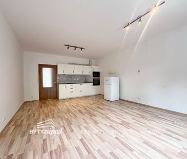 Pronájem bytu 1+kk a garsoniéry 38 m² - Photo 6