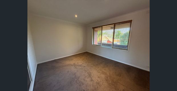 Light-Filled Apartment in a Prime Lifestyle Location - Photo 1