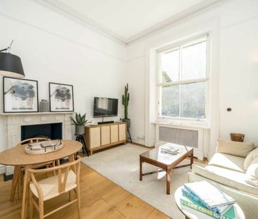 Warwick Square - Photo 2