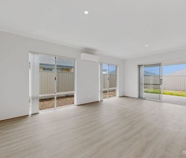 MODERN COMFORT, PERFECT LOCATION - Photo 6