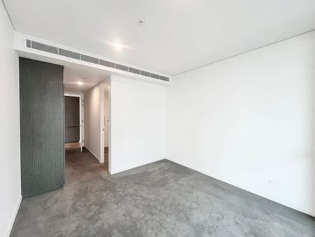 Greenland Centre | Nearly New Prestigious Apartment | Spectacular Harbor View - Photo 2