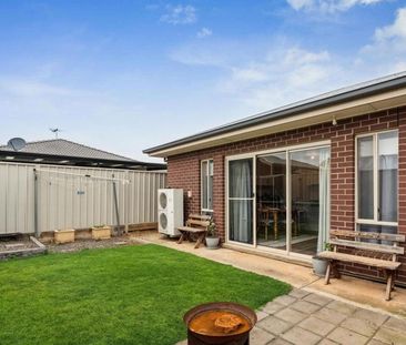 CONVENIENTLY LOCATED THREE BEDROOM HOME - Photo 3