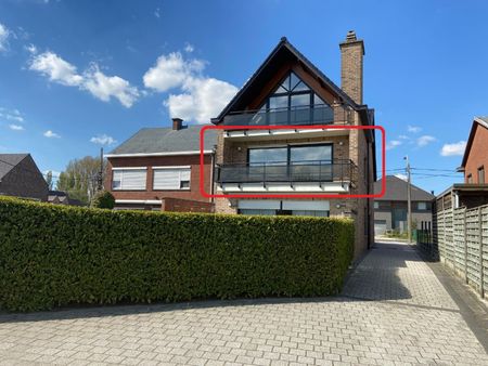 Lichtrijk APPARTEMENT op 1e verdieping met 2 slaapkamers, terras en garage - Photo 2