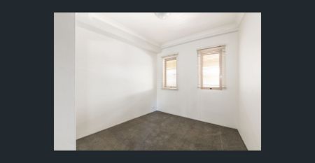 Two bedroom apartment on 5th floor - Photo 3