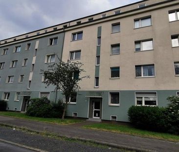 Gut geschnittene Singlewohnung mit großer Wohnküche - Photo 1