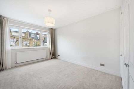Stunning four bedroom family home with private terrace and beautiful patio garden in Fulham - Photo 5
