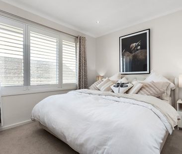 Sylish, Spacious and Perfectly Positioned - Photo 1