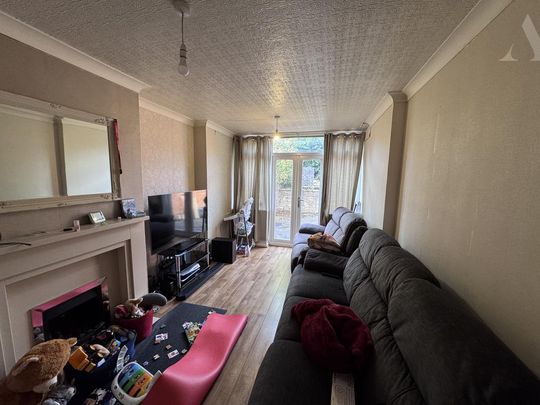 3 bedroom semi-detached house to rent - Photo 1