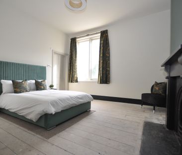 London Road, Cheltenham, Gloucestershire - Photo 1
