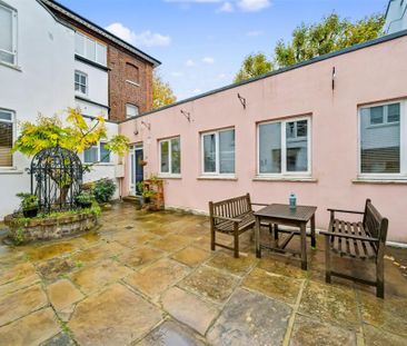 East Heath Road, Hampstead, London, NW3 - Photo 2