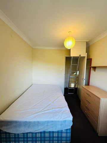 4 bedroom semi-detached house to rent - Photo 4