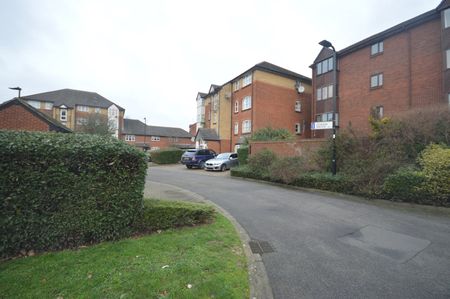 2 Bed Flat, Westcott Park, W3 - Photo 2