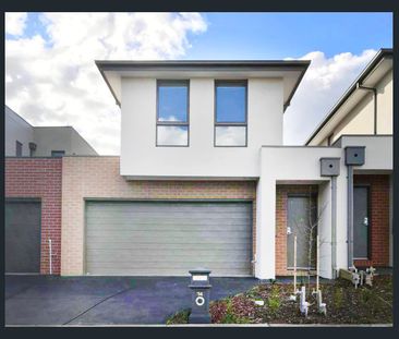Spacious 3-Bedroom Home with Modern Kitchen & Entertainer’s Backyard - Photo 6