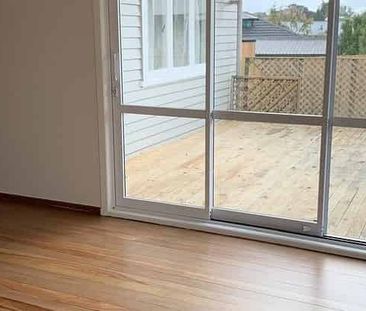 Tidy 1950s Weatherboard Home – Te Atatū Peninsula - Photo 1