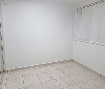 Freshly Painted 3 bedroom - Photo 1