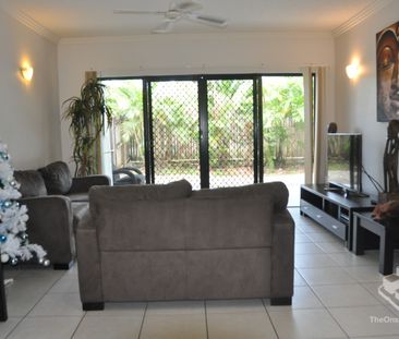 SPACIOUS UNFURNISHED 2 BED 2 BATH APARTMENT WITH Private Garden - Photo 1