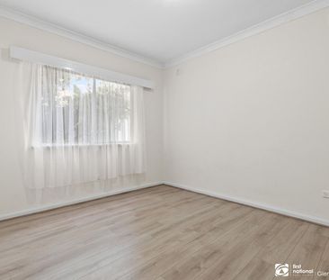 GROUND FLOOR UNIT IN PRIME LOCATION! - Photo 2
