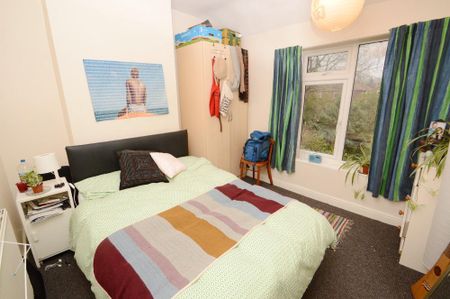 4 bedroom terraced house to rent - Photo 3