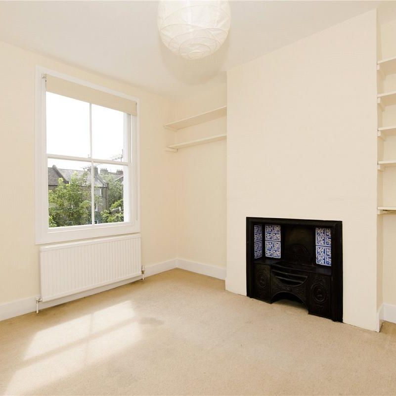 4 bedroom in Islington - Photo 1