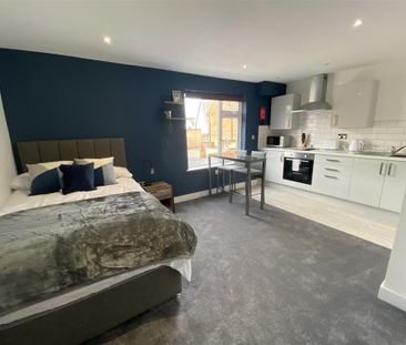 1 bedroom in a house share to rent - Photo 4