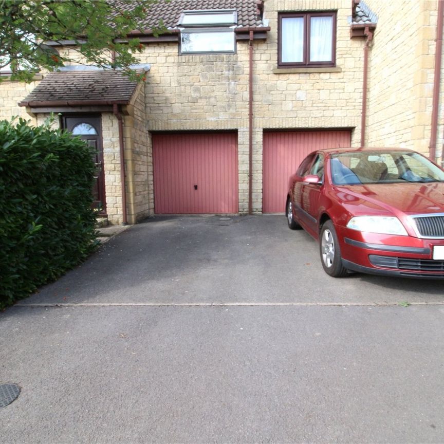 Hanstone Close, - Photo 1