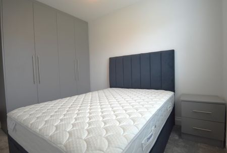 1 bedroom Ground floor flat to rent - Photo 2