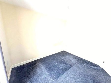 3 bedroom end of terrace house to rent - Photo 3