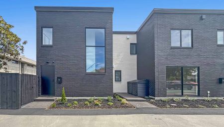 CHRISTCHURCH CENTRAL - 3 BEDROOMS, 3.5 BATHROOMS, 2 HEATPUMPS - Photo 5
