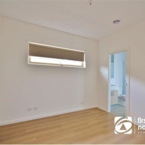 Comfortable Unit, Convenient Location - Photo 2